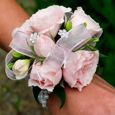 pink corsage and boutonniere for prom